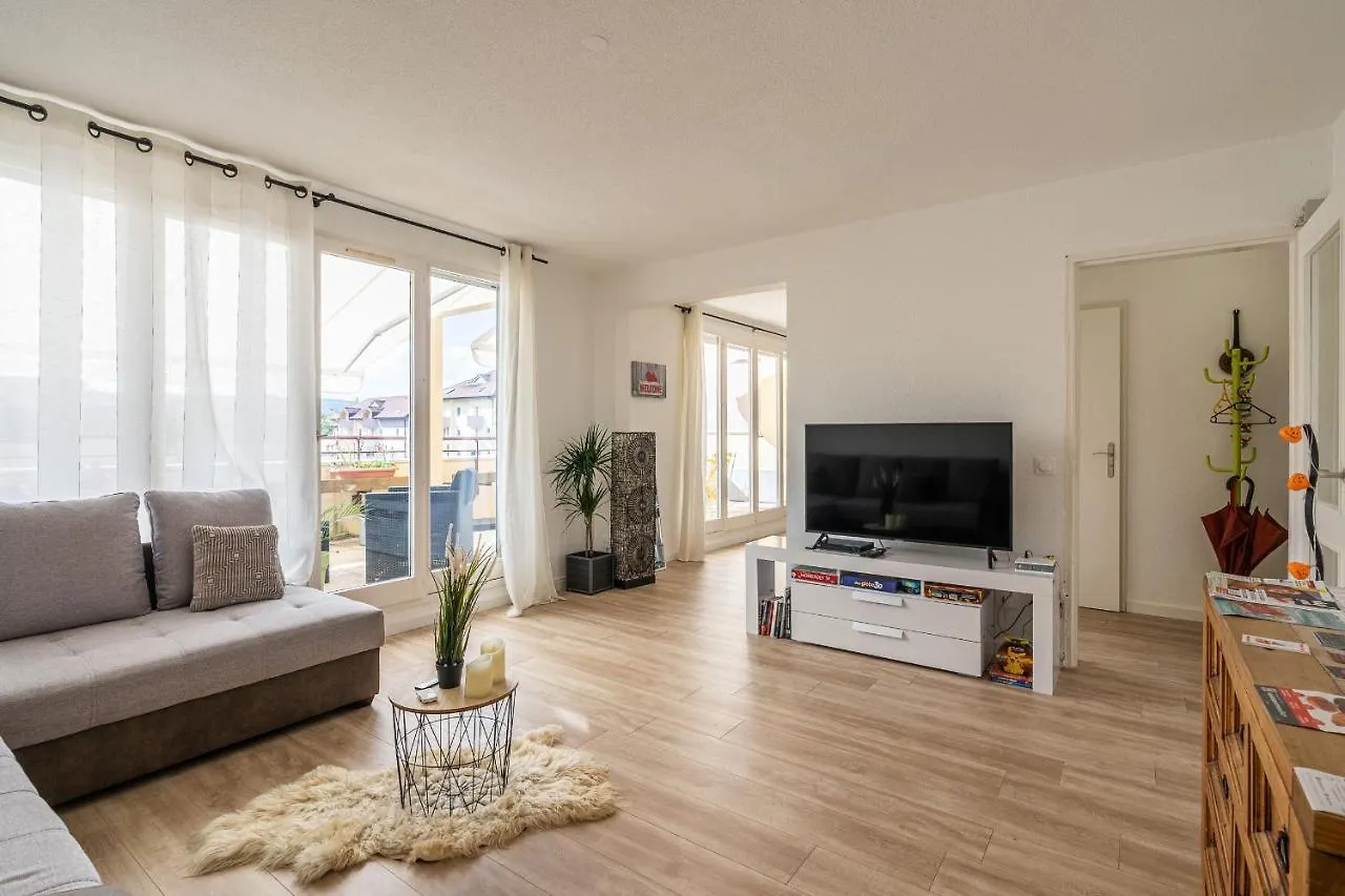 Cyclades Superbe Appartement Avec Piscine Et Terrain Tennis Saint-Julien-en-Genevois 0*,  France