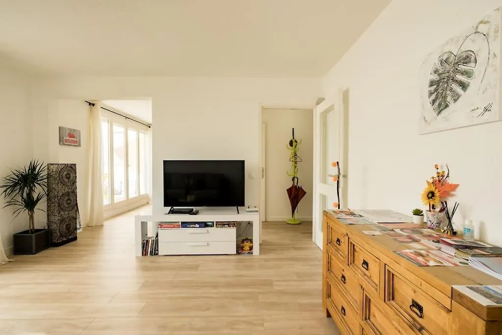 Cyclades Superbe Appartement Avec Piscine Et Terrain Tennis Saint-Julien-en-Genevois 0*,  France